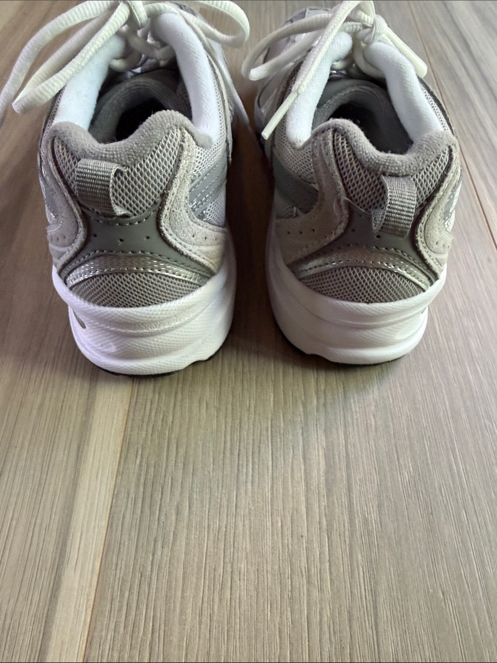 New Balance Unisex Light Gray 530 Sneakers Women Size 7 Men Size 5.5 - Picture 3 of 7